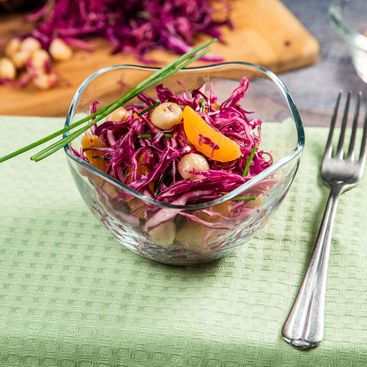 salat-de-varz-cu-caise-uscate-i-nuci-macadamia