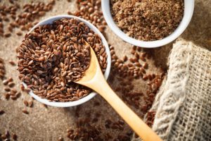 Studiu: Fibrele din semințe de in ajută la slăbit