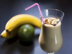 Milkshake cu banane și avocado