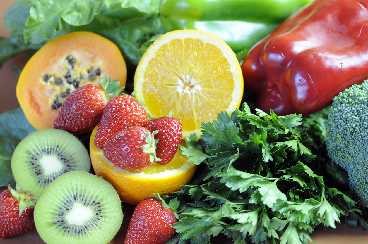 10 alimente bogate in vitamina C, in afara de citrice