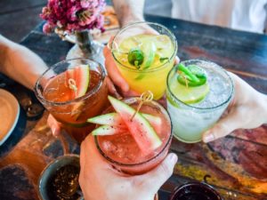 5 rețete de cocktailuri pentru o petrecere reușită