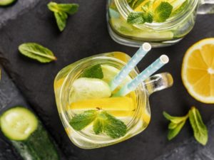 O limonadă mai gustoasă - câteva idei pentru sezonul cald