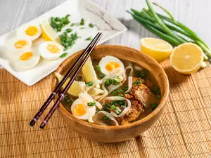 Supă ramen de porc Supă ramen de porc