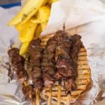 Românii redescoperă carnea de oaie în mâncarea stradală. Povestea Arrosticini, un food truck de succes - 1