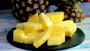 Cum se taie ananasul